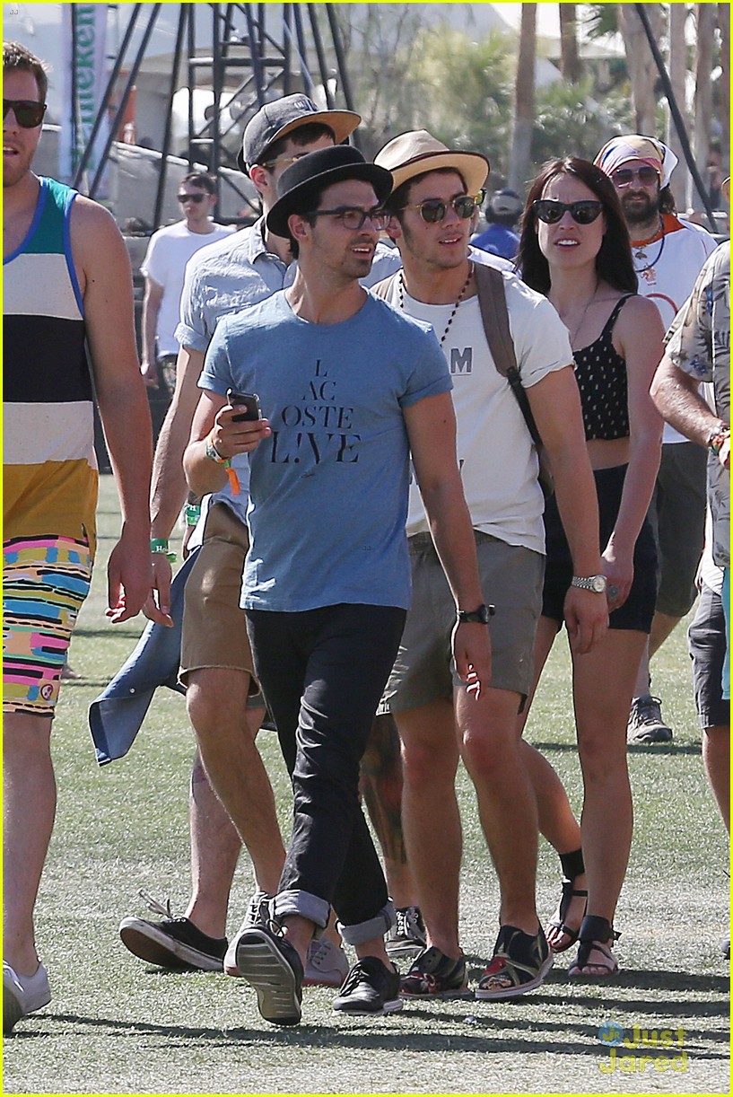 Joe & Nick Jonas: Lacoste Desert Pool Party | Photo 552275 - Photo ...