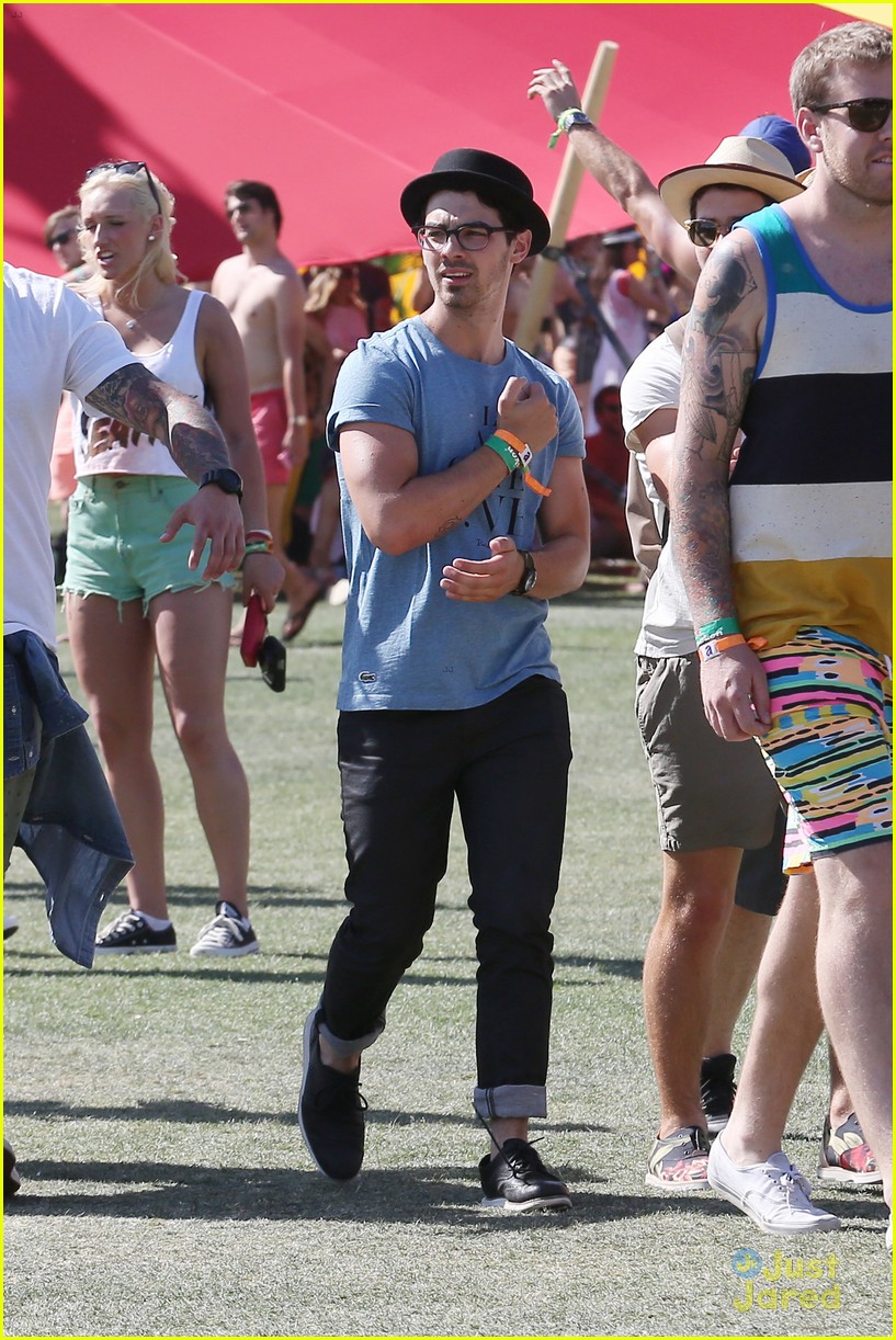 Full Sized Photo of jonas brothers lacoste coachella 19 | Joe & Nick ...