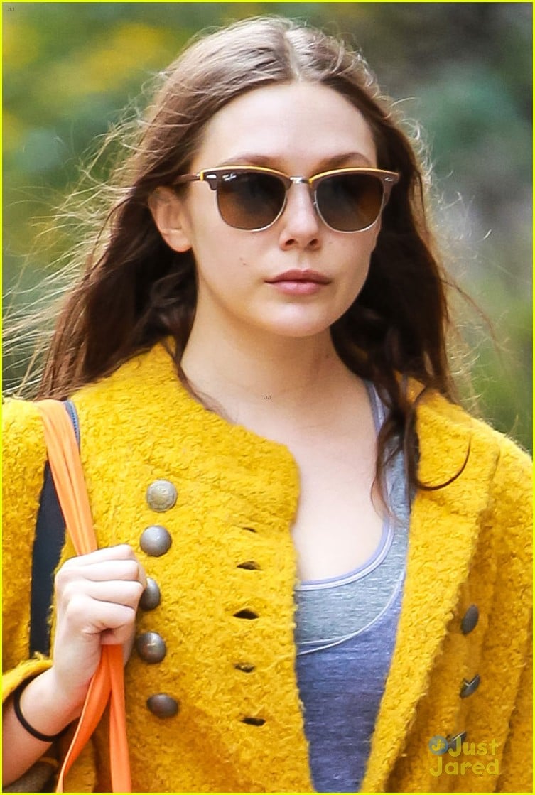 Full Sized Photo of elizabeth olsen whole foods shopper 02 | Elizabeth