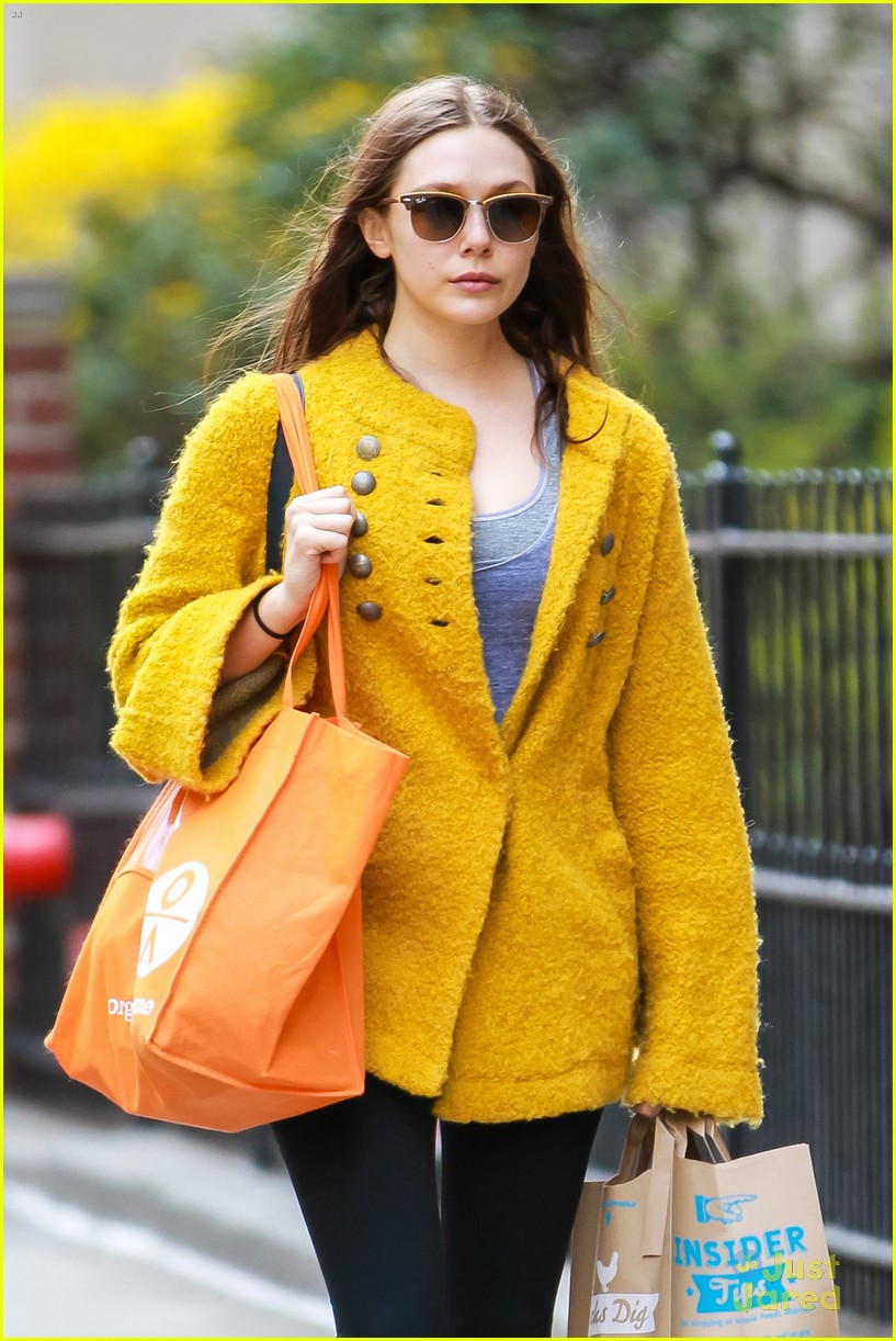 Full Sized Photo of elizabeth olsen whole foods shopper 03 | Elizabeth