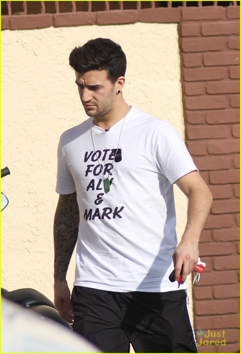 mark ballas aly raisman vote tee 02