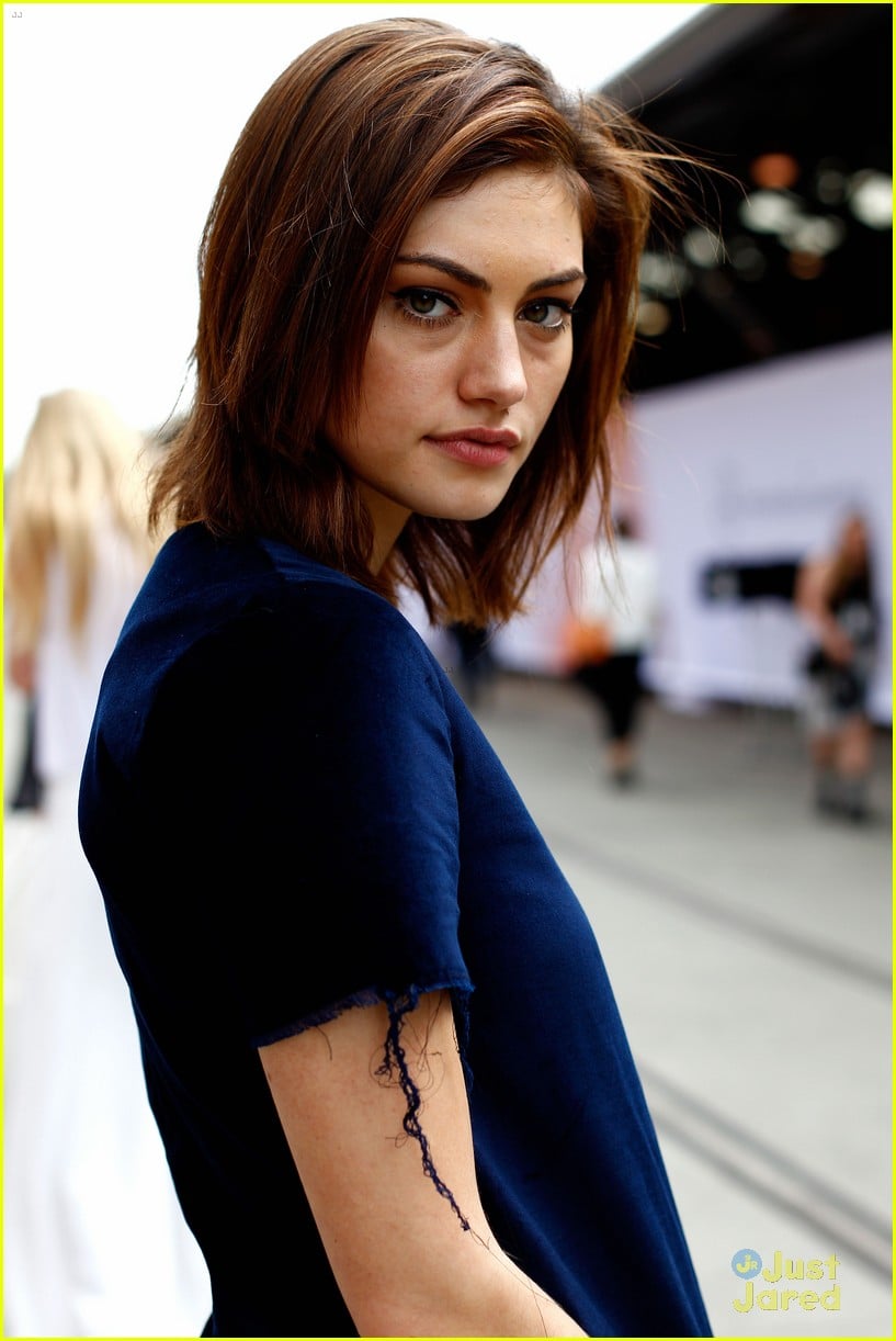 Dress Like Phoebe Tonkin on X: 9 April [2013]  Attending Mercedes-Benz  Star Lounge during Fashion Week Australia wearing #kahlo Retrospect Leather  Dress from the Autumn/Winter 2013 Collection. Phoebe also carried a #