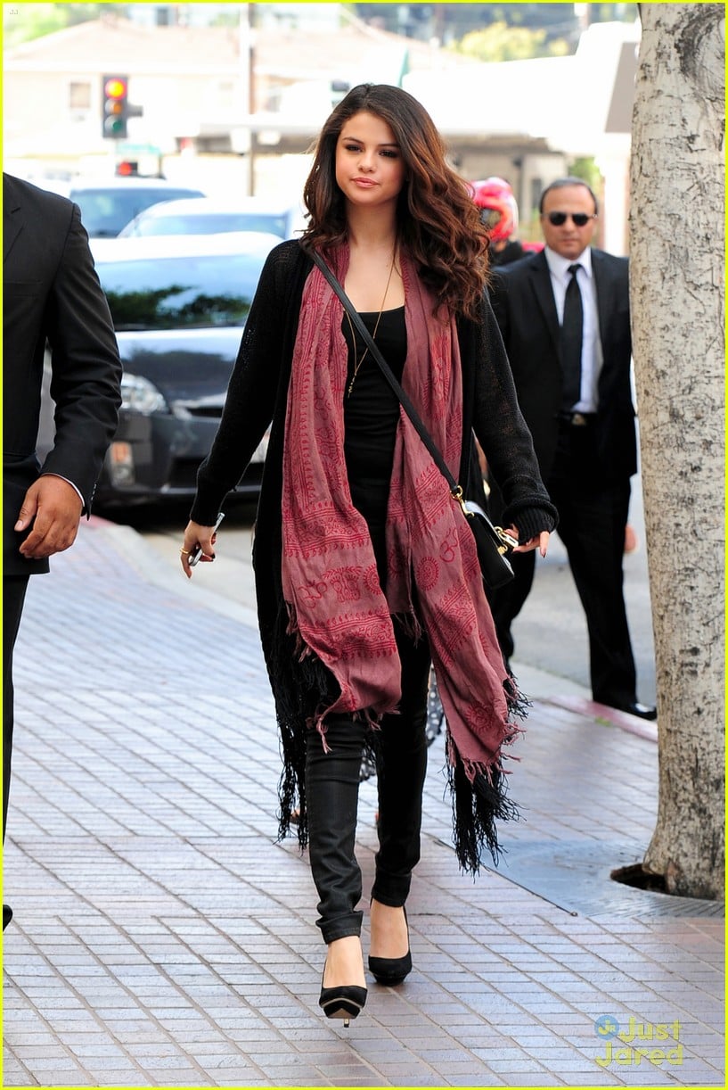 Selena Gomez: Stylish Studio Arrival | Photo 550390 - Photo Gallery