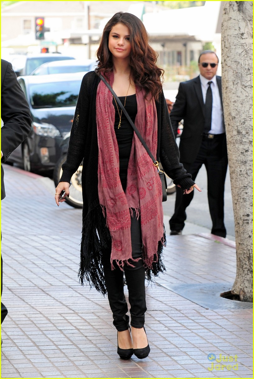 Selena Gomez: Stylish Studio Arrival | Photo 550391 - Photo Gallery