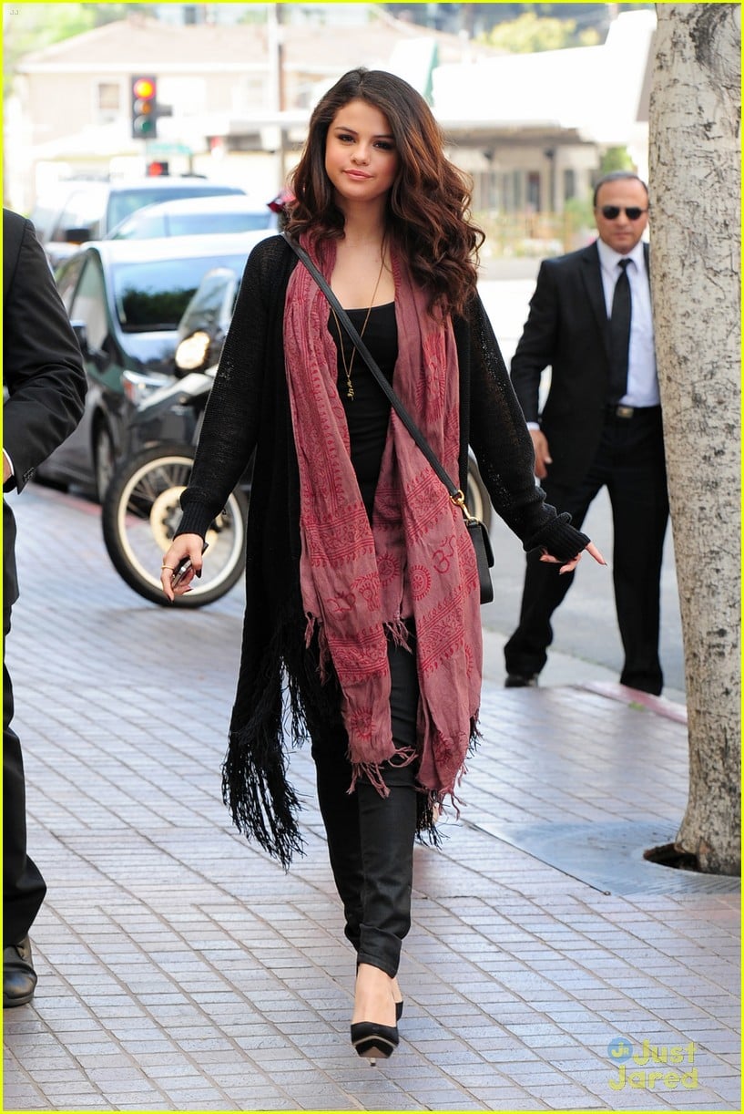 Selena Gomez: Stylish Studio Arrival | Photo 550392 - Photo Gallery