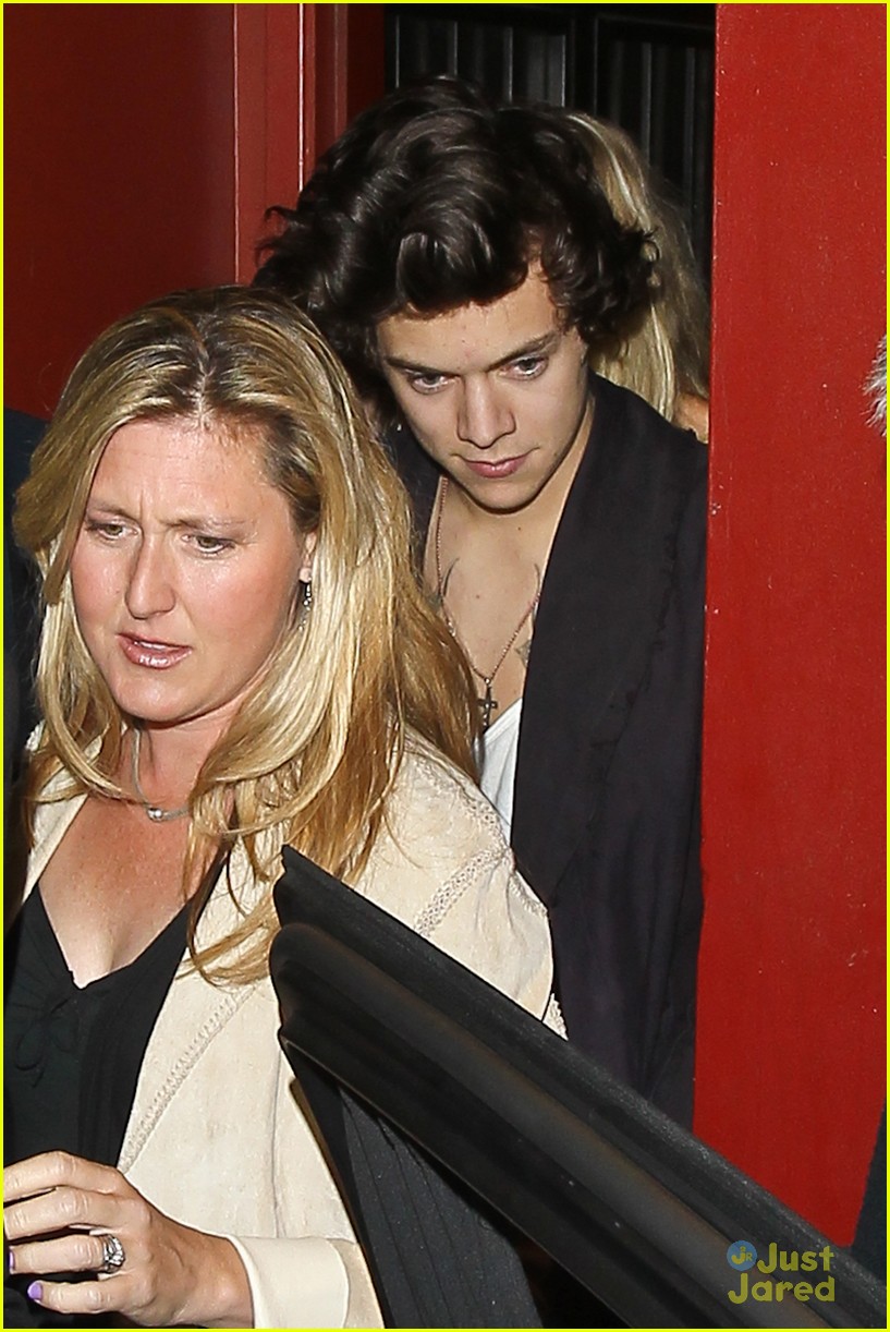 Harry Styles leaving Dan Tana's Restaurant after having dinner with Rod  Stewart Featuring: Harry Styles Where: West Hollywood, CA, United States  When: 26 Apr 2013 Stock Photo - Alamy