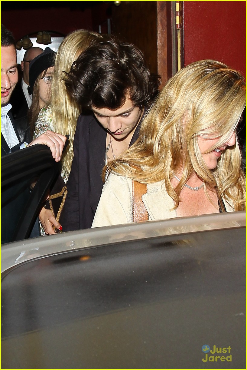 Harry Styles leaving Dan Tana's Restaurant after having dinner with Rod  Stewart Featuring: Harry Styles Where: West Hollywood, CA, United States  When: 26 Apr 2013 Stock Photo - Alamy