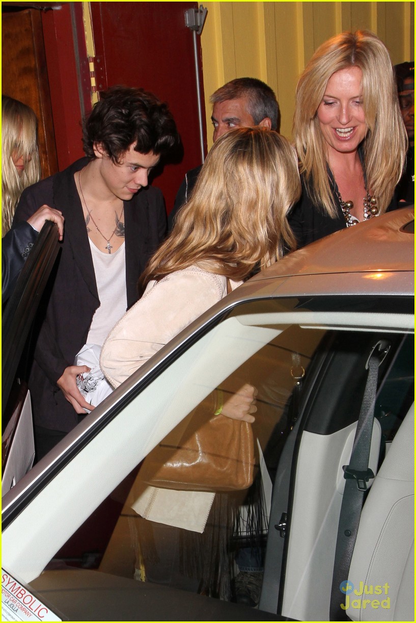 Harry Styles leaving Dan Tana's Restaurant after having dinner with Rod  Stewart Featuring: Harry Styles Where: West Hollywood, CA, United States  When: 26 Apr 2013 Stock Photo - Alamy