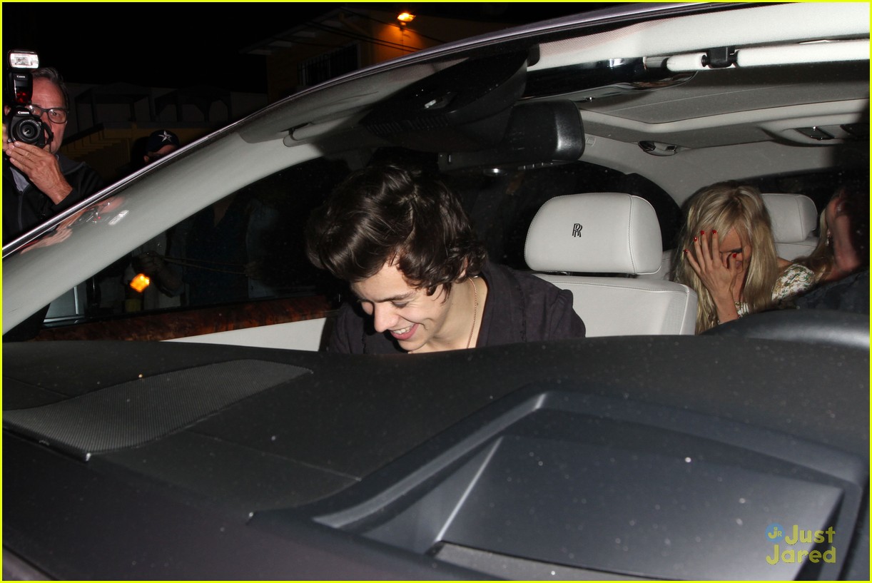 Harry Styles leaving Dan Tana's Restaurant after having dinner with Rod  Stewart Featuring: Harry Styles Where: West Hollywood, CA, United States  When: 26 Apr 2013 Stock Photo - Alamy