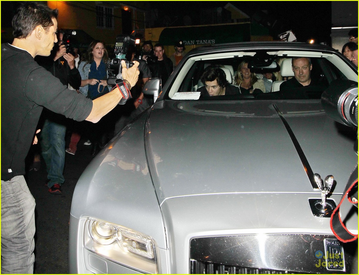 Harry Styles leaving Dan Tana's Restaurant after having dinner with Rod  Stewart Featuring: Harry Styles Where: West Hollywood, CA, United States  When: 26 Apr 2013 Stock Photo - Alamy