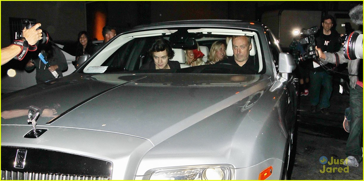 Harry Styles leaving Dan Tana's Restaurant after having dinner with Rod  Stewart Featuring: Harry Styles Where: West Hollywood, CA, United States  When: 26 Apr 2013 Stock Photo - Alamy