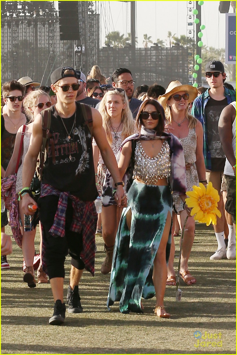 Vanessa Hudgens & Austin Butler: Last Night at Coachella | Photo 552648 ...