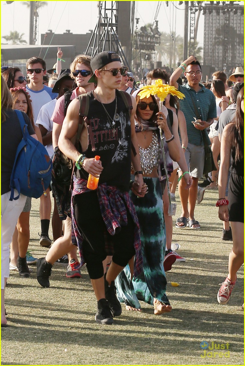 Vanessa Hudgens Austin Butler Last Night At Coachella Photo Photo Gallery Just