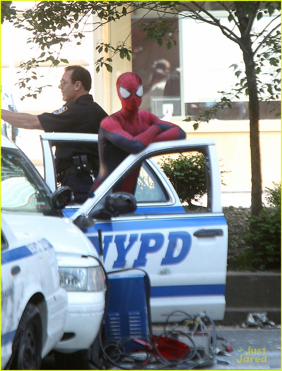 Andrew Garfield Stands on Cop Car for 'Spider-Man 2' | Photo 564766 ...