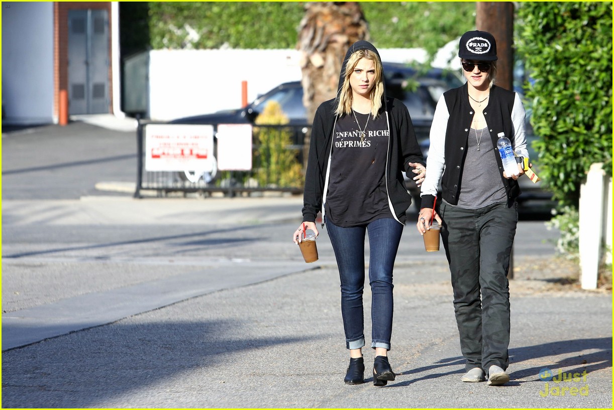 Full Sized Photo of ashley benson im not dating my pretty little liars