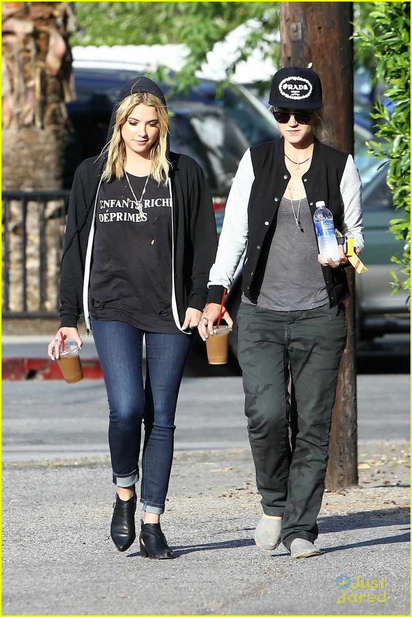 Full Sized Photo of ashley benson im not dating my pretty little liars