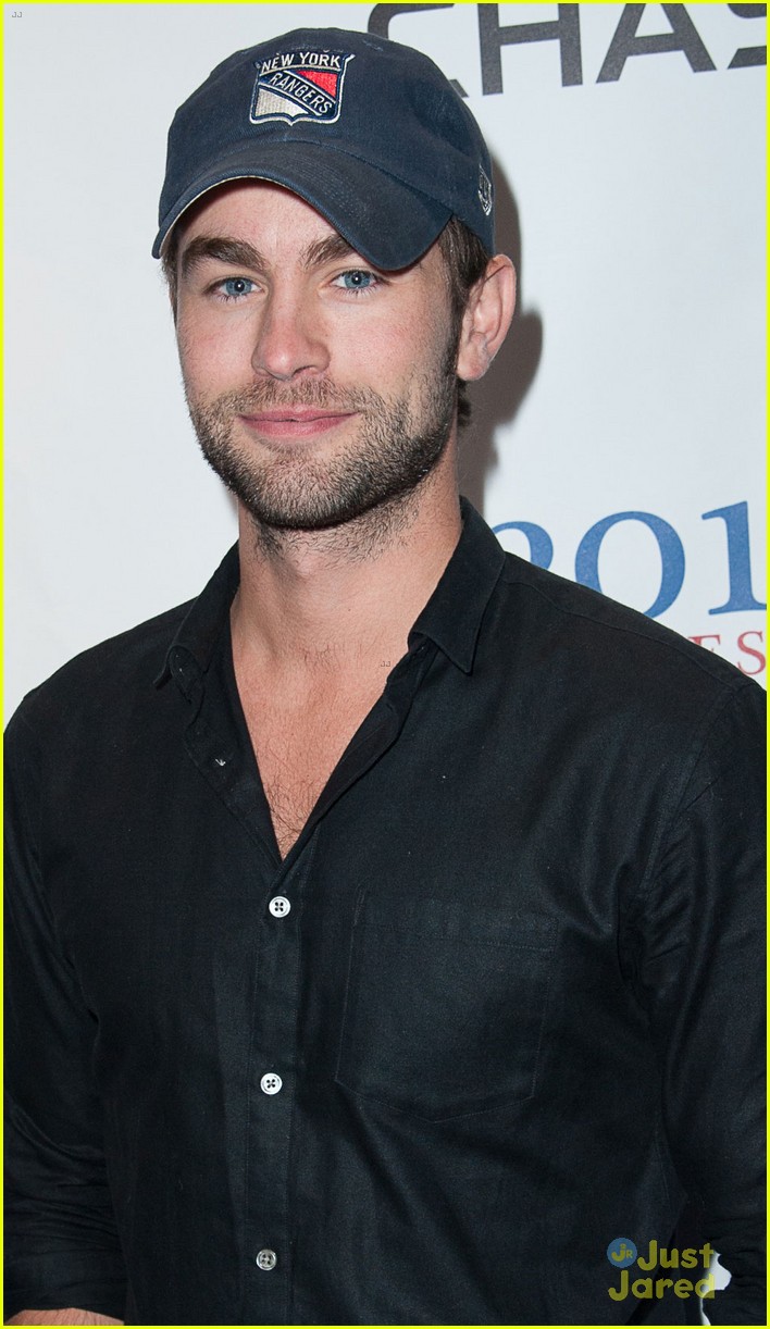 chace-crawford-new-york-rangers-playoff-game-photo-558990-photo