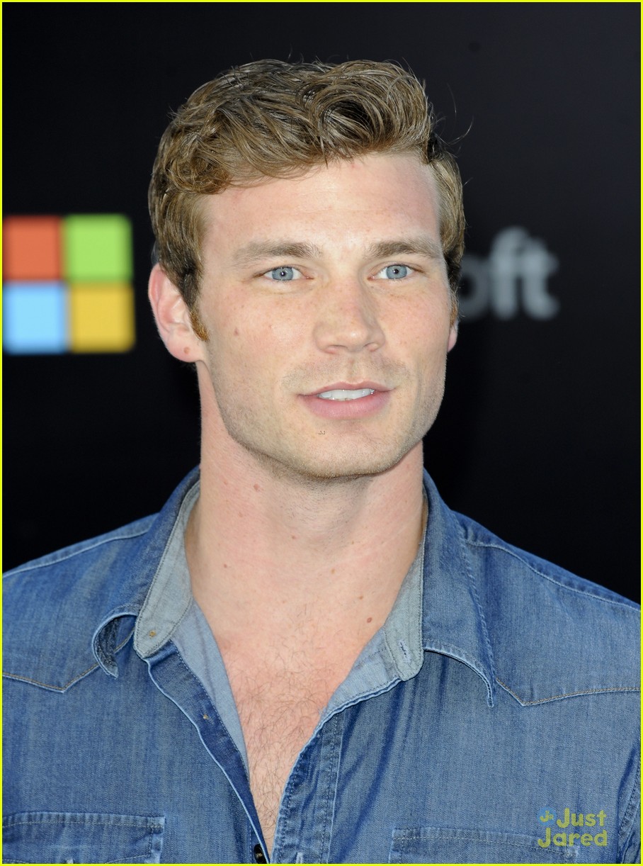 Derek Theler: 'Star Trek Into Darkness' Premiere | Photo 561194 - Photo ...