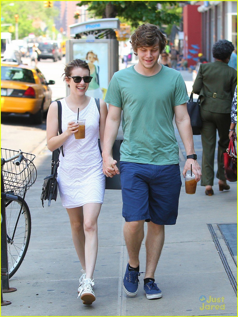 Emma Roberts & Evan Peters: Strolling in SoHo | Photo 563448 - Photo ...