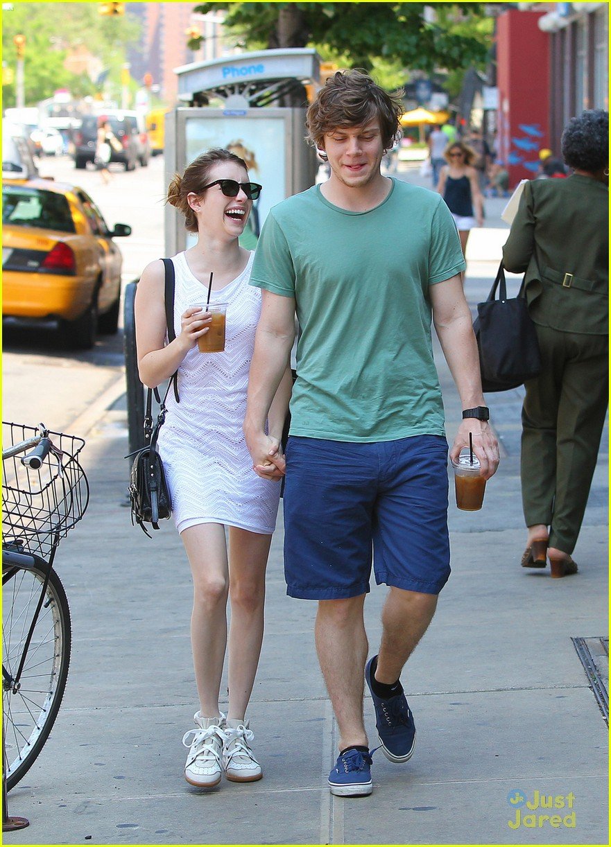 Emma Roberts & Evan Peters: Strolling in SoHo | Photo 563450 - Photo ...