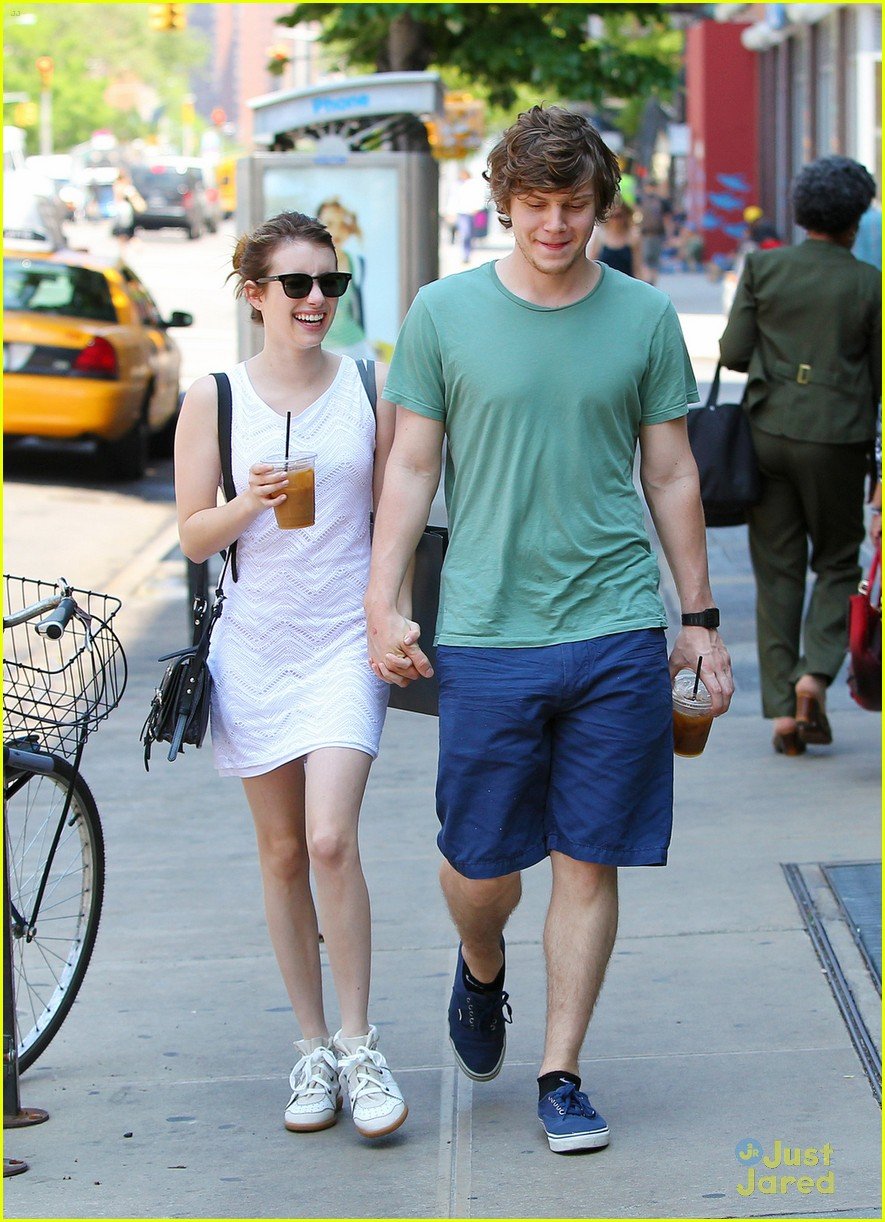 Emma Roberts & Evan Peters: Strolling in SoHo | Photo 563452 - Photo ...