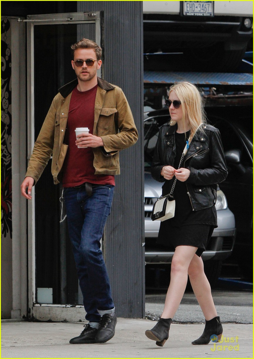 Dakota Fanning: Blue Ribbon Braid in NYC | Photo 560350 - Photo Gallery ...