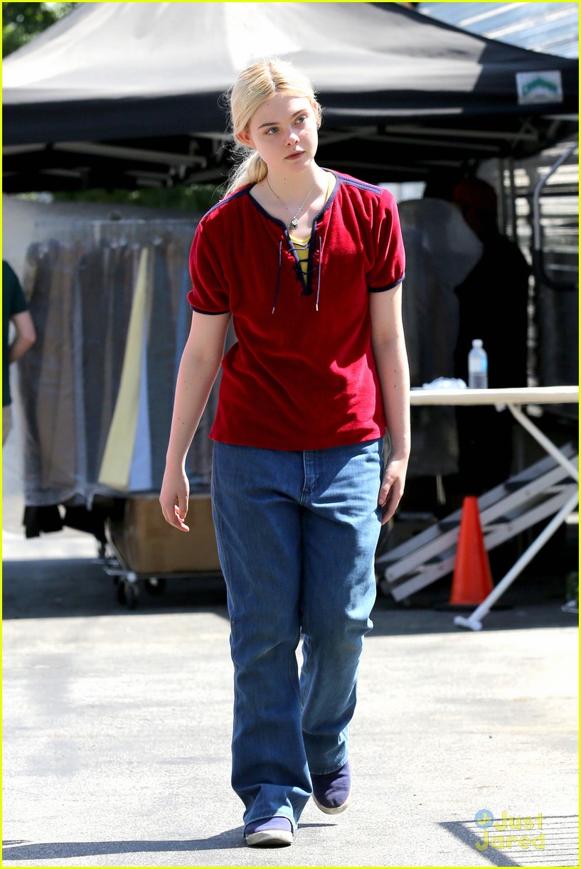 Elle Fanning Baggy Pants On Low Down Set Photo 563481 Photo Gallery Just Jared Jr 