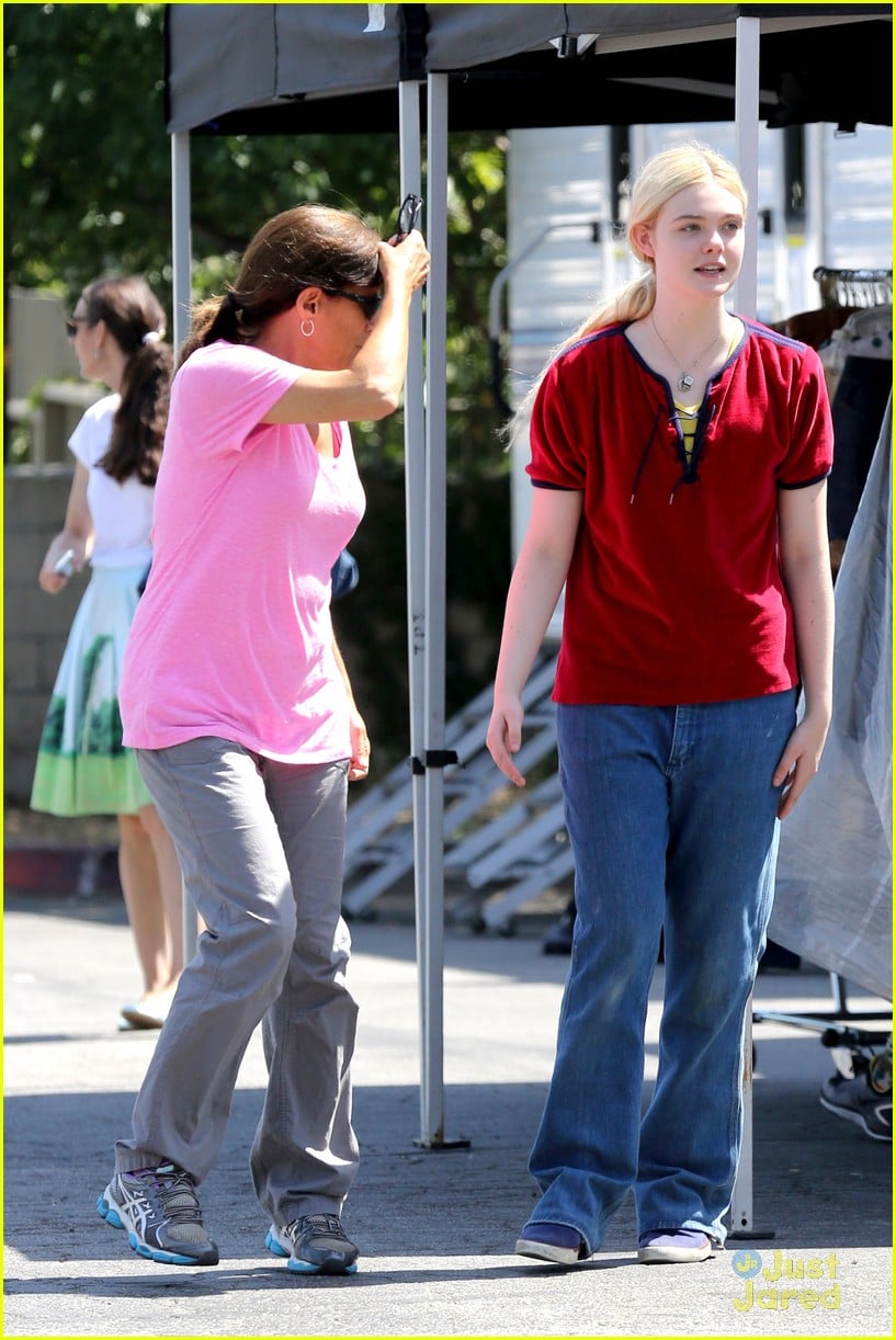 Elle Fanning: Baggy Pants on 'Low Down' Set | Photo 563484 - Photo