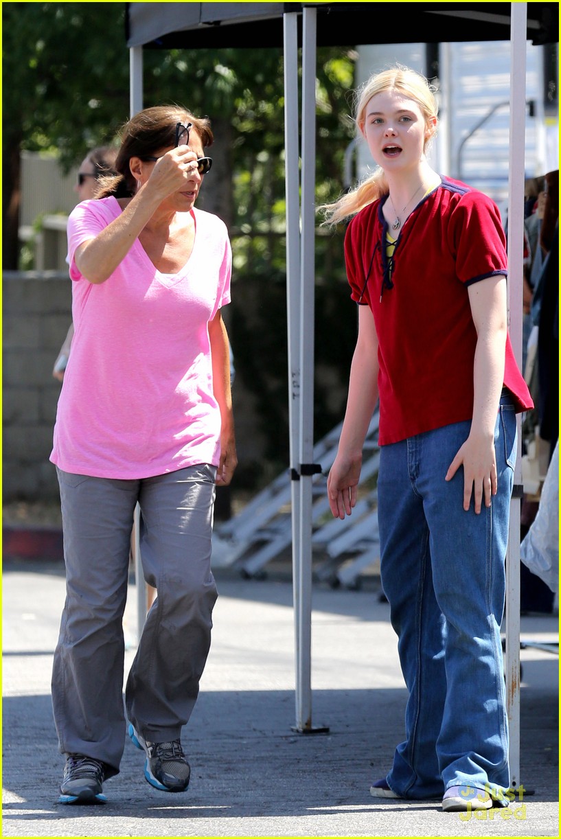 Elle Fanning: Baggy Pants on 'Low Down' Set | Photo 563486 - Photo