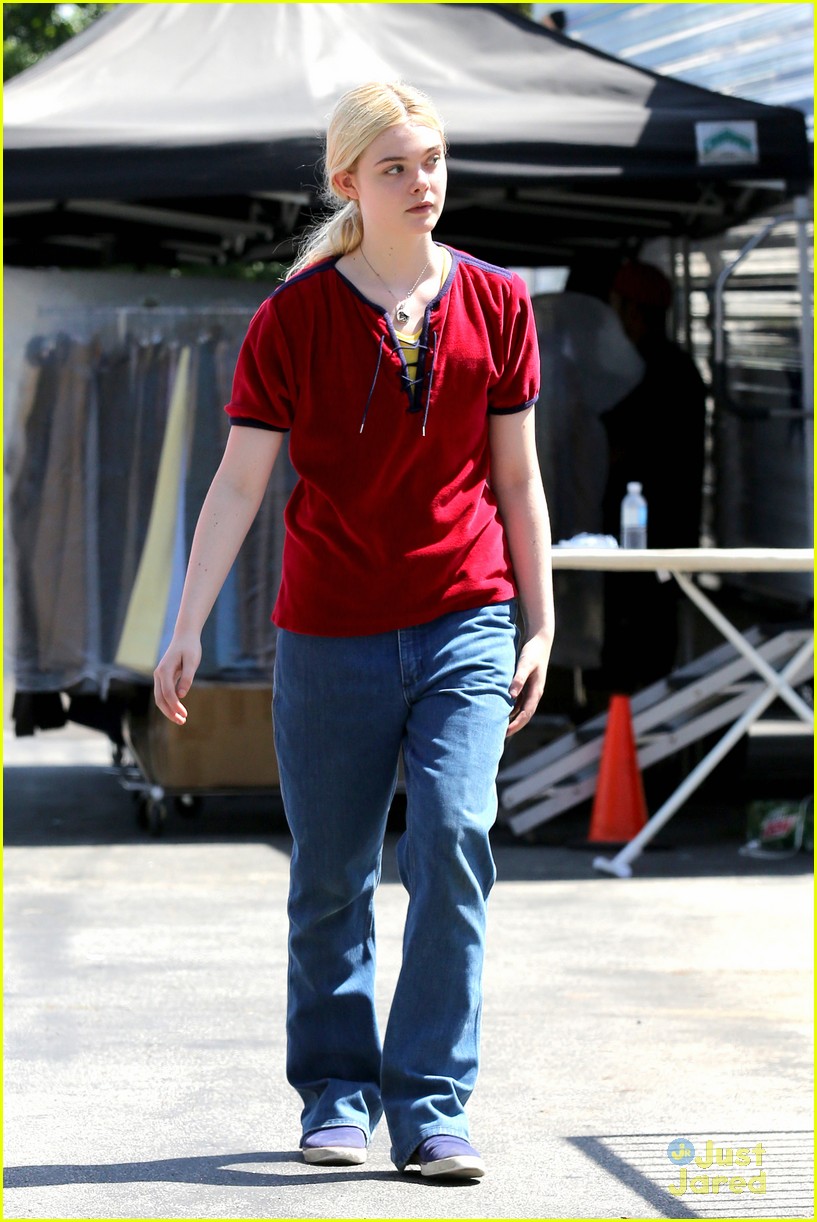 Elle Fanning: Baggy Pants on 'Low Down' Set | Photo 563487 - Photo