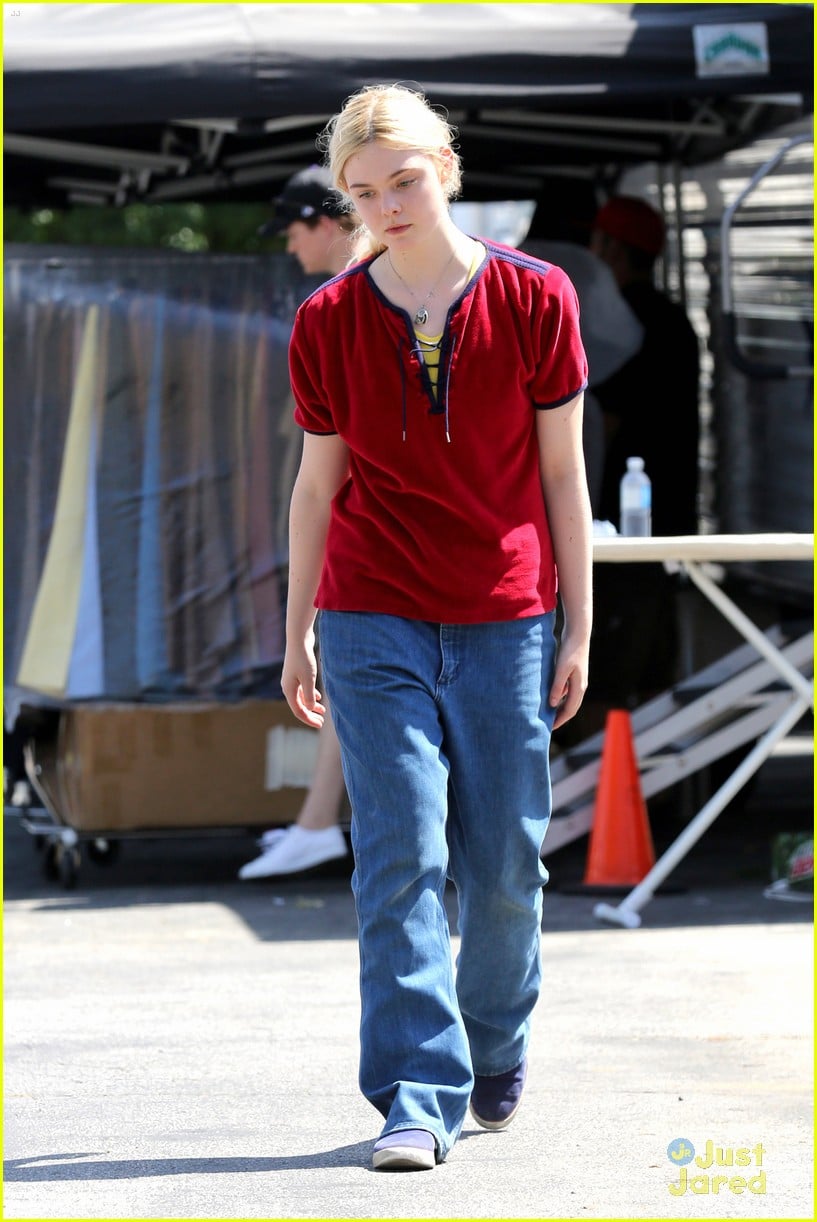 Elle Fanning: Baggy Pants on 'Low Down' Set | Photo 563488 - Photo