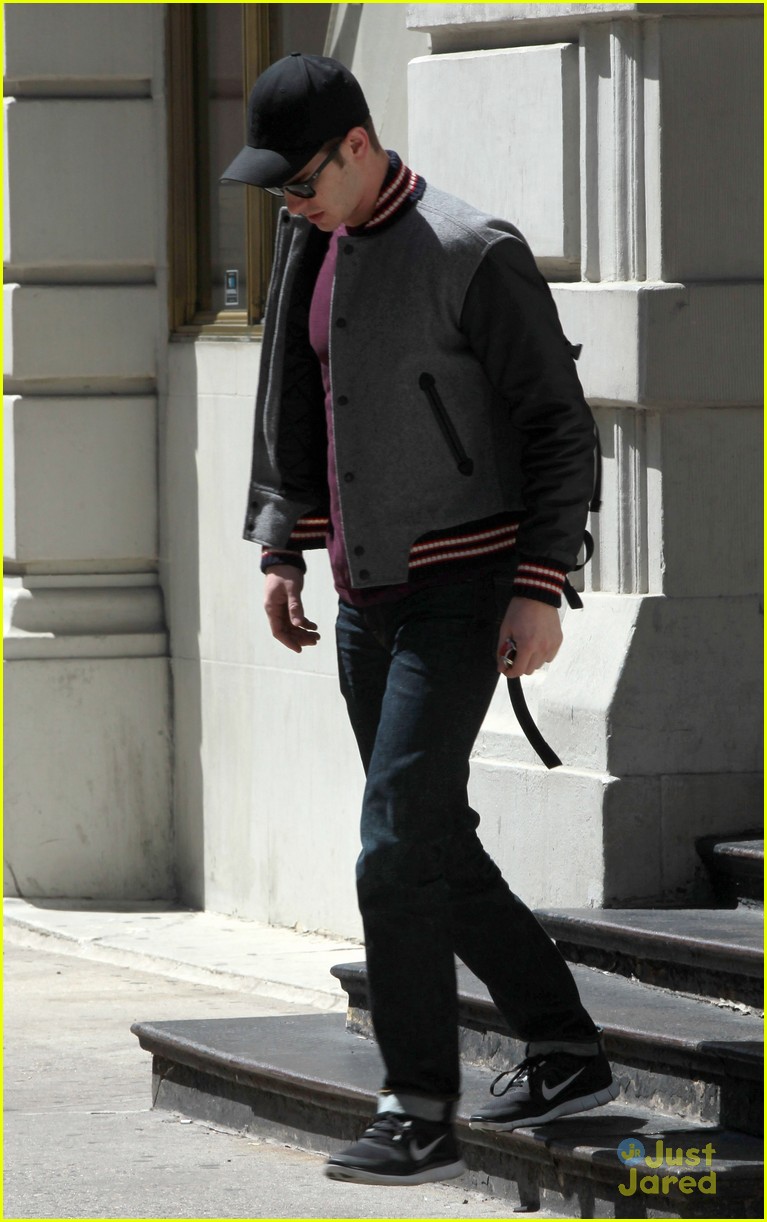 Udsæt Shining bold Andrew Garfield Grabs Breakfast On the Go!: Photo 558676 | Andrew Garfield  Pictures | Just Jared Jr.