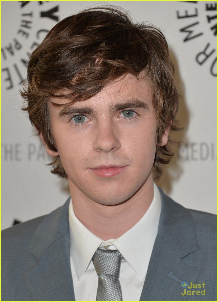 Full Sized Photo of freddie highmore bates motel event 06 | Freddie ...