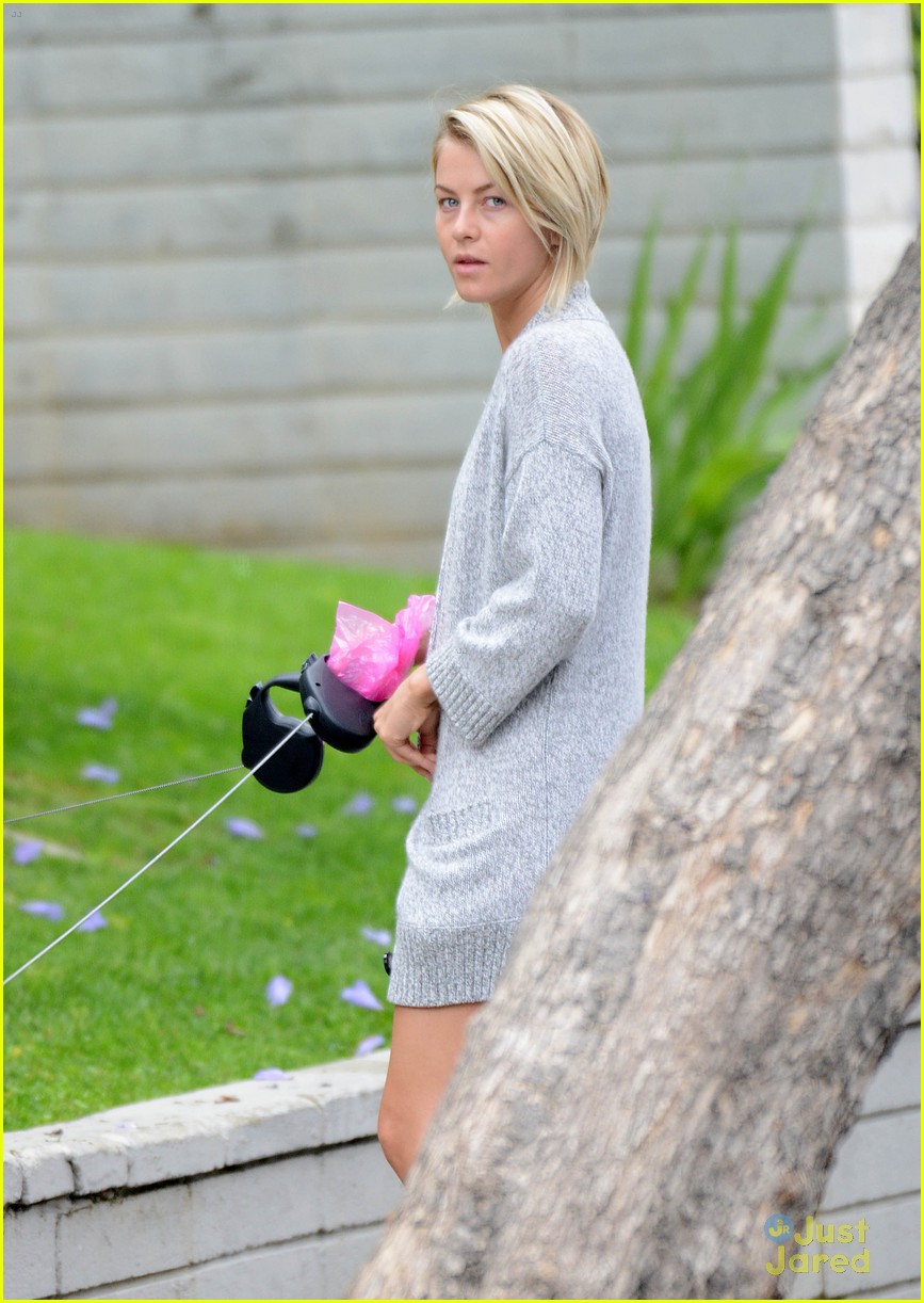 Julianne Hough: Errands Before Darren Criss' Concert | Photo 565529