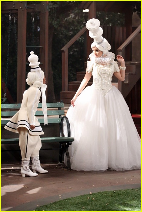 Debby Ryan: 'Jessie' Has 'All The Knight Moves' | Photo 557863 - Photo ...