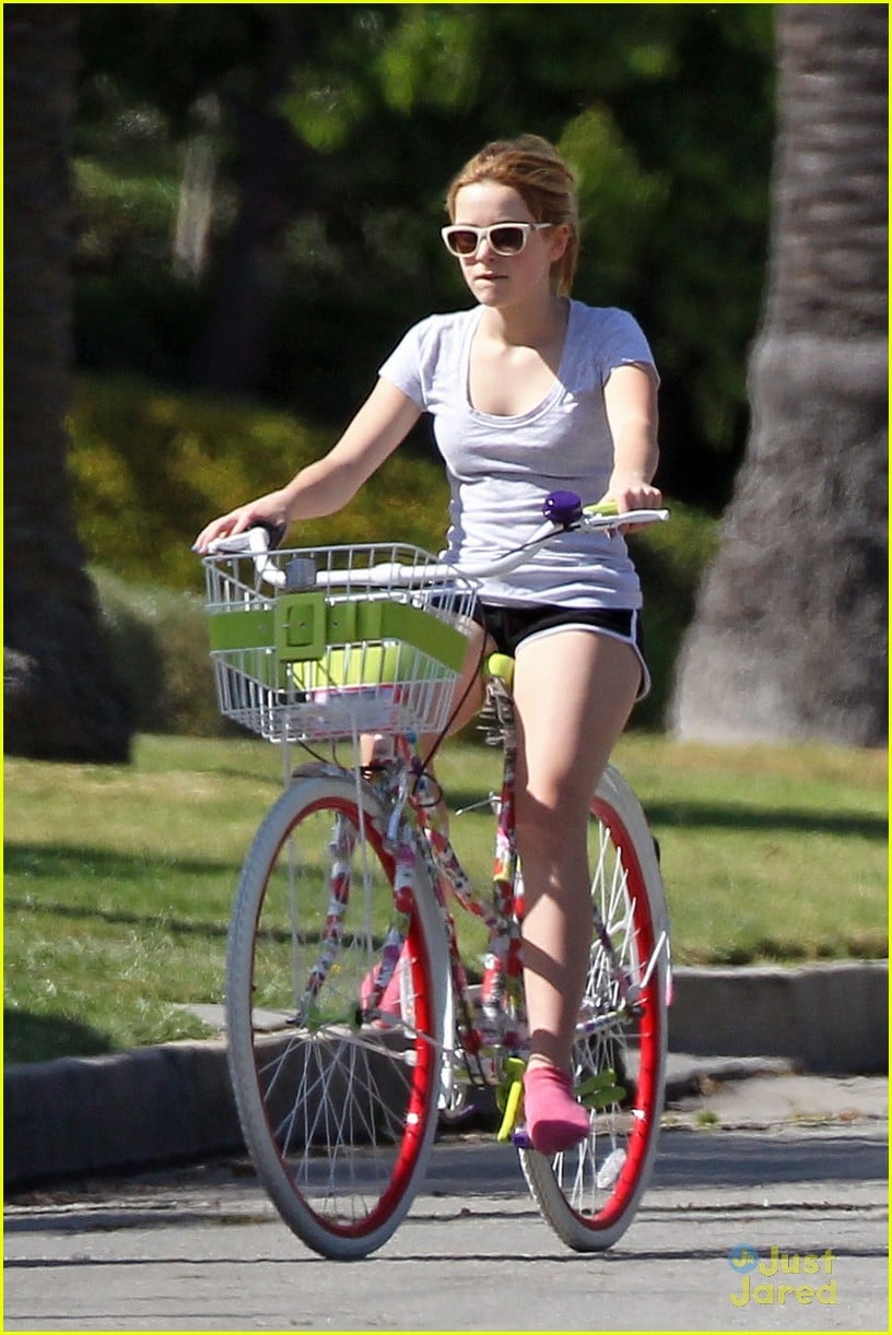 Kiernan Shipka: Bike Ride Beauty | Photo 557119 - Photo Gallery | Just ...