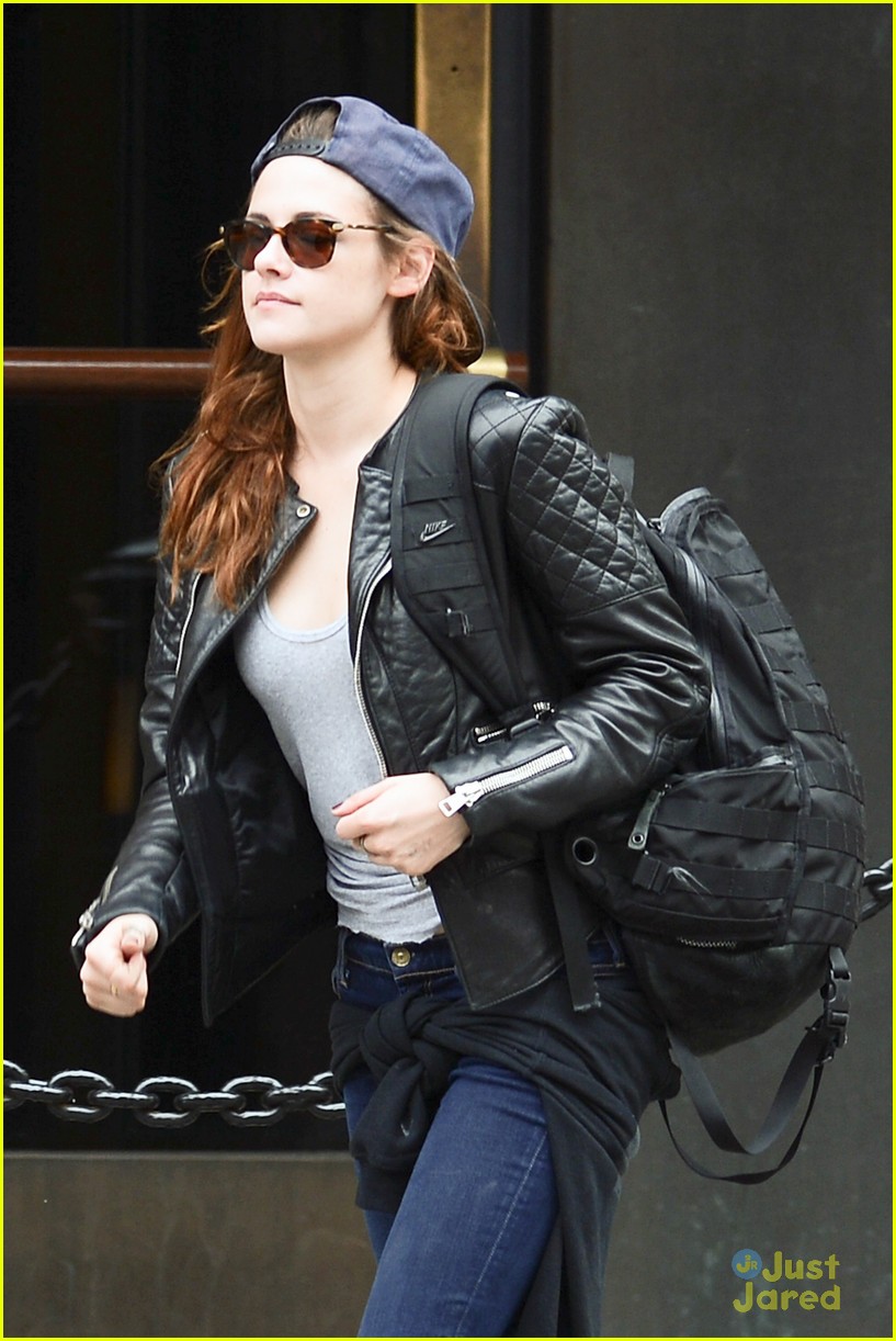 Kristen Stewart & Rob Pattinson: JFK Airport Arrival | Photo 560042 ...