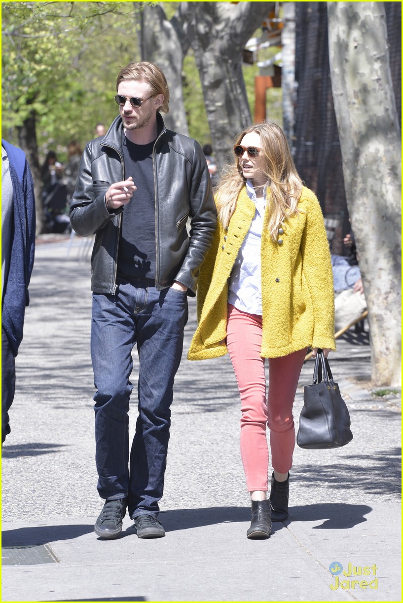 Full Sized Photo of elizabeth soho stroll with boyd holbrook 06