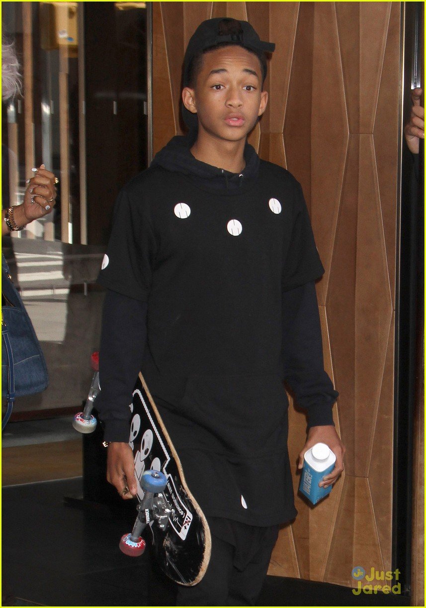 Jaden Smith Steps Out Solo in NYC | Photo 563203 - Photo Gallery | Just ...