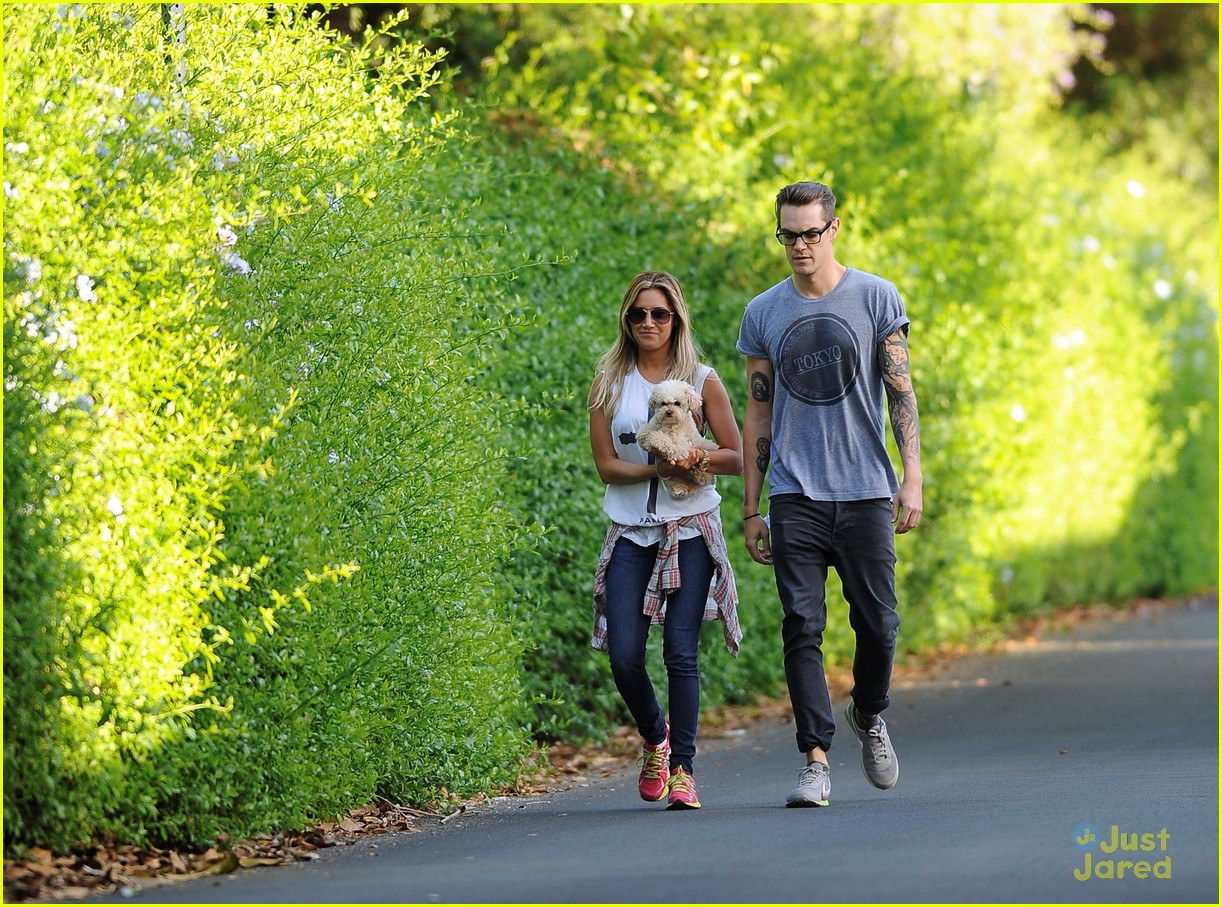 Full Sized Photo of ashley tisdale back blond walk maui 10 Ashley