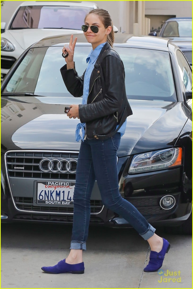 Willa Holland: Peace in WeHo! | Photo 557175 - Photo Gallery | Just ...