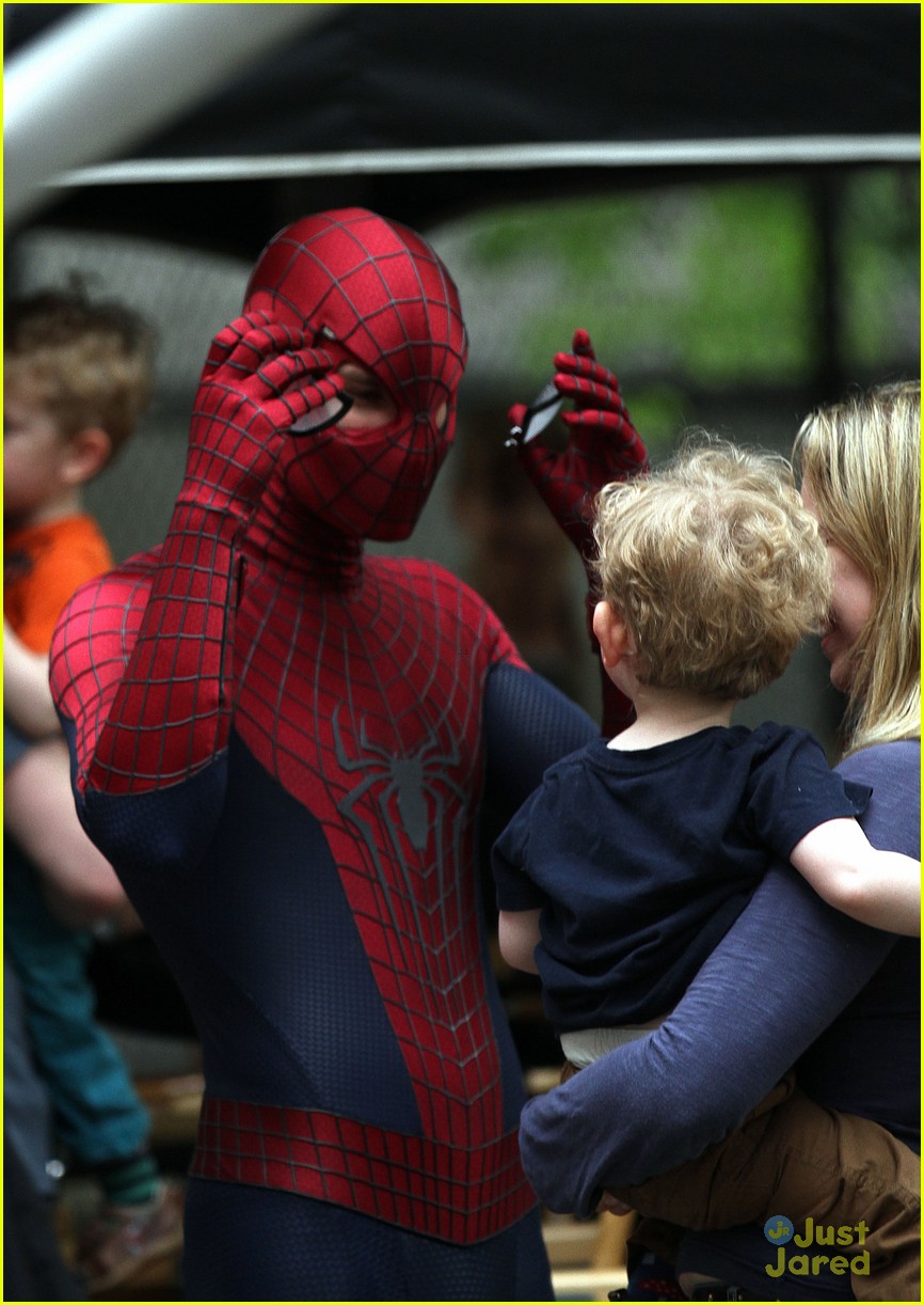 Andrew Garfield & Emma Stone: 'Spider-Man 2' Night Shoot Stunts: Photo  566536 | Andrew Garfield, Emma Stone Pictures | Just Jared Jr.