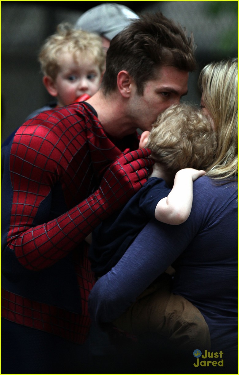 Andrew Garfield And Emma Stone Spider Man 2 Night Shoot Stunts Photo 566542 Photo Gallery 6800