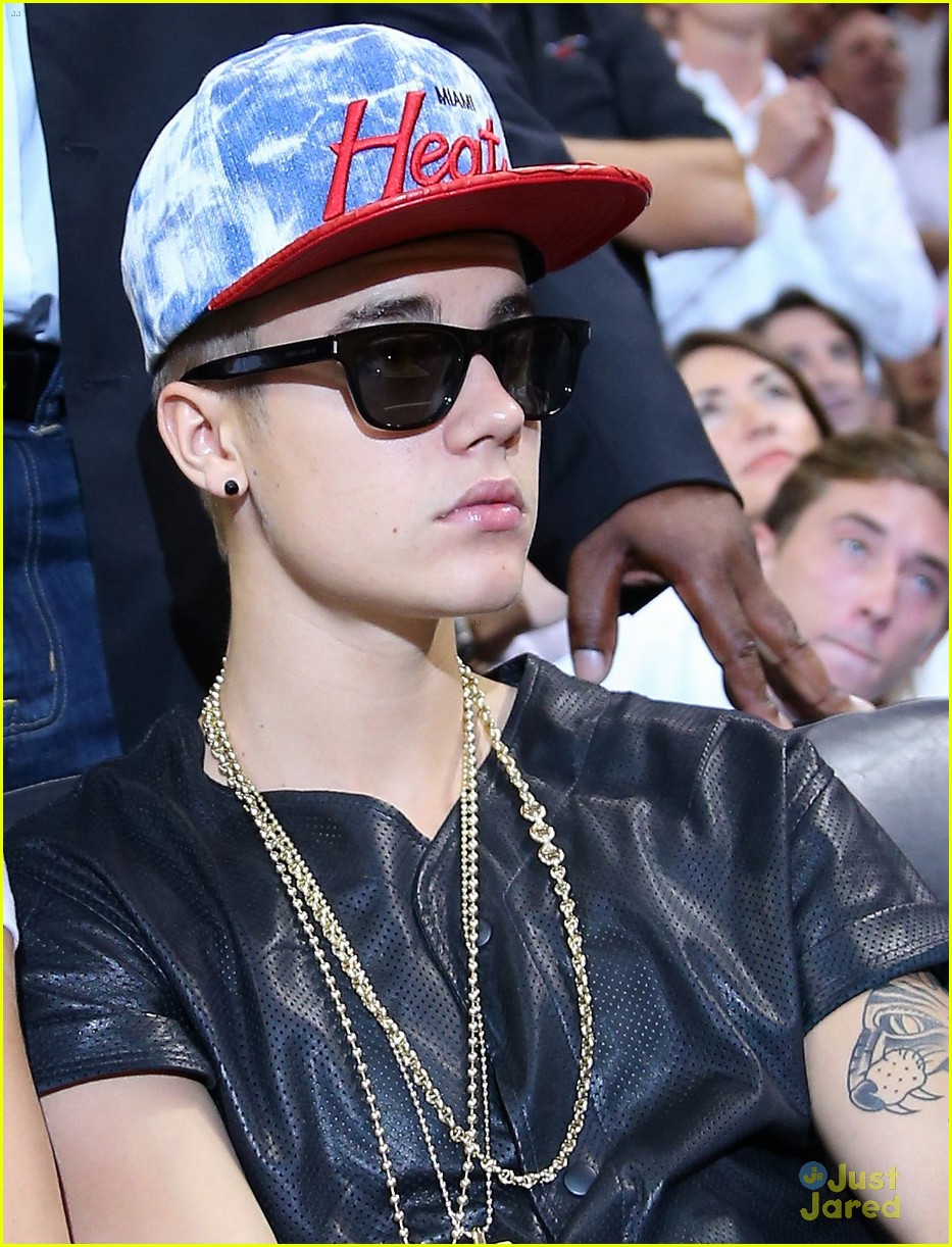 Justin Bieber Sits Courtside at Miami Heat Playoff Game | Photo 566566 ...