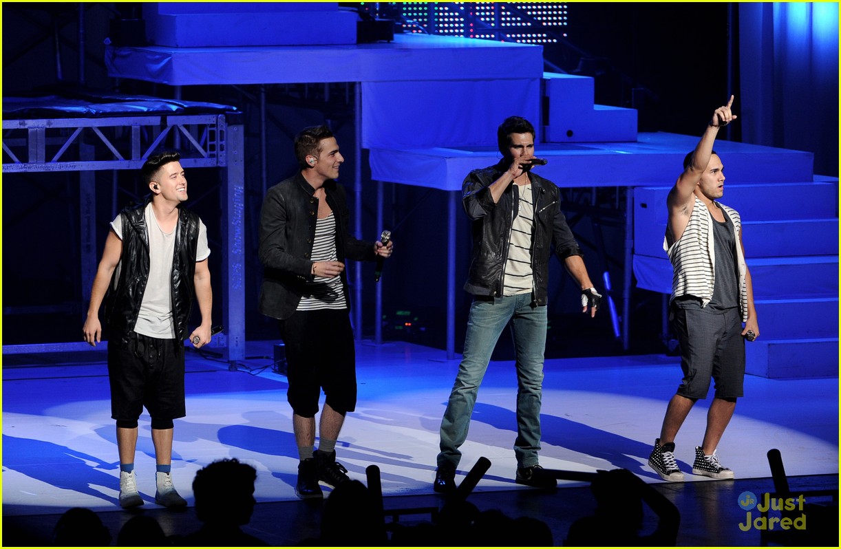 Big Time Rush First Summer Break Tour Performance! Photo 571237