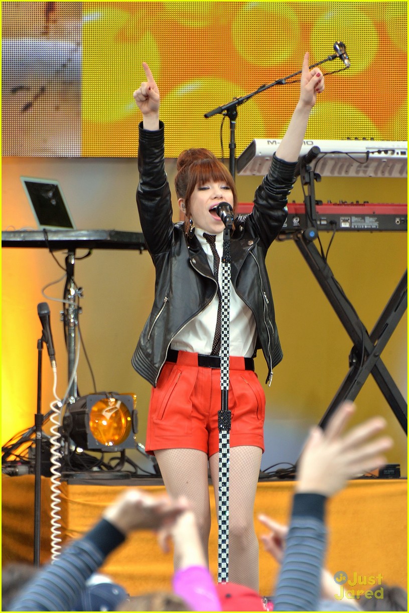 Carly Rae Jepsen: 'Call Me Maybe' on GMA - Watch Now! | Photo 569127