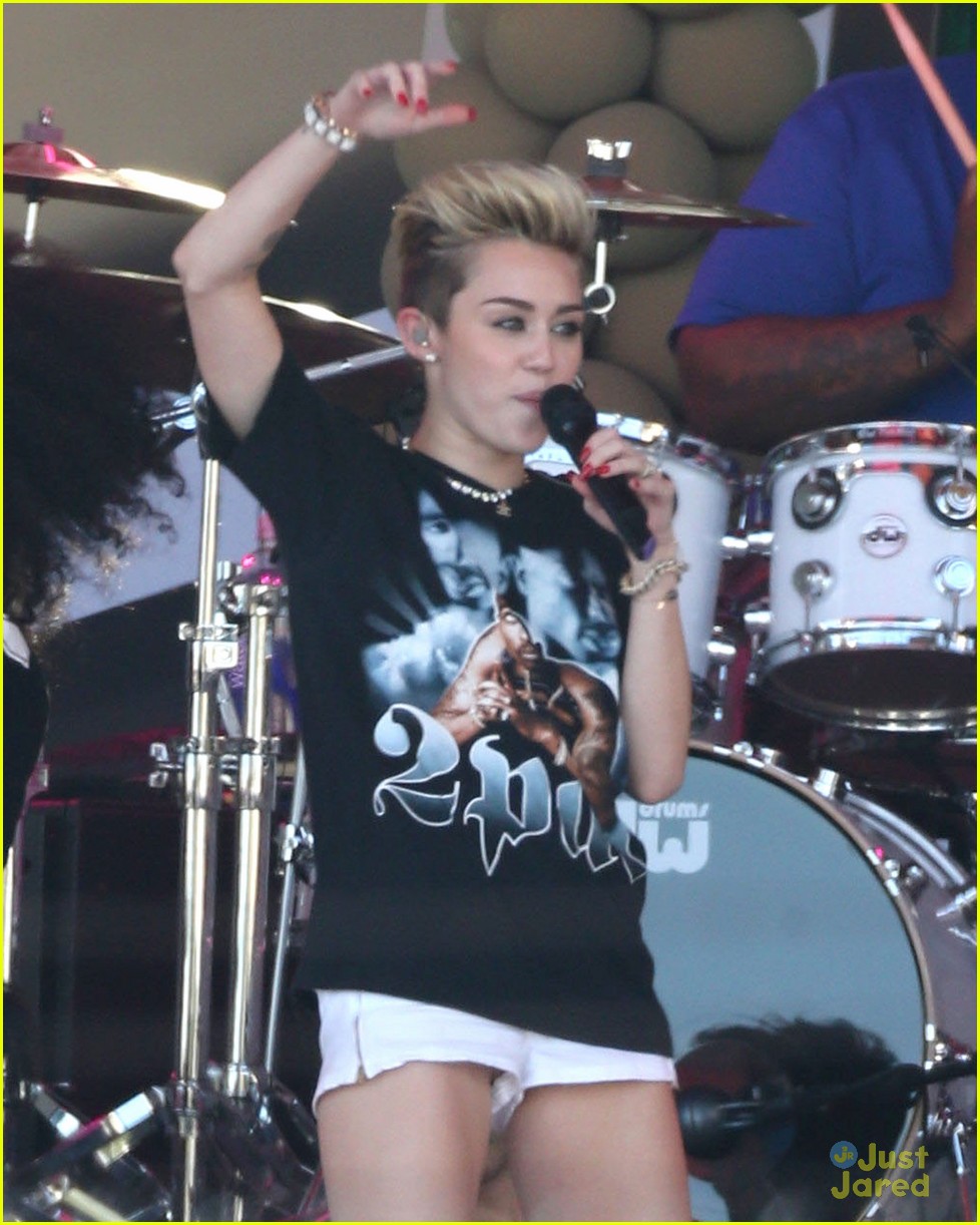 Miley Cyrus Vevo Record Breaker Photo 572340 Photo Gallery Just Jared Jr 4897