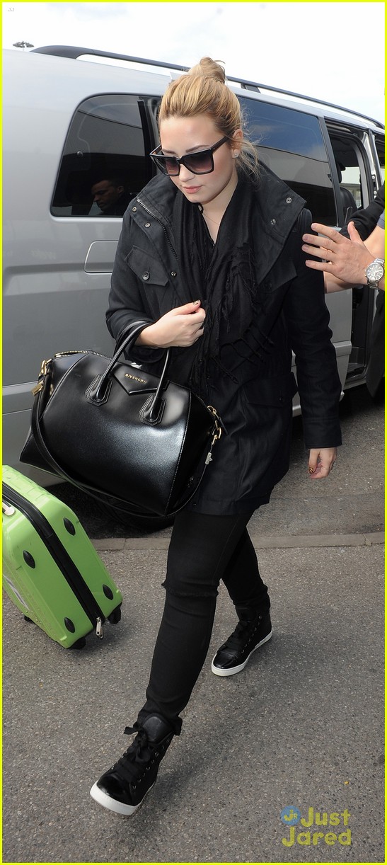 Demi Lovato Departs Heathrow Airport in London | Photo 565750 - Photo