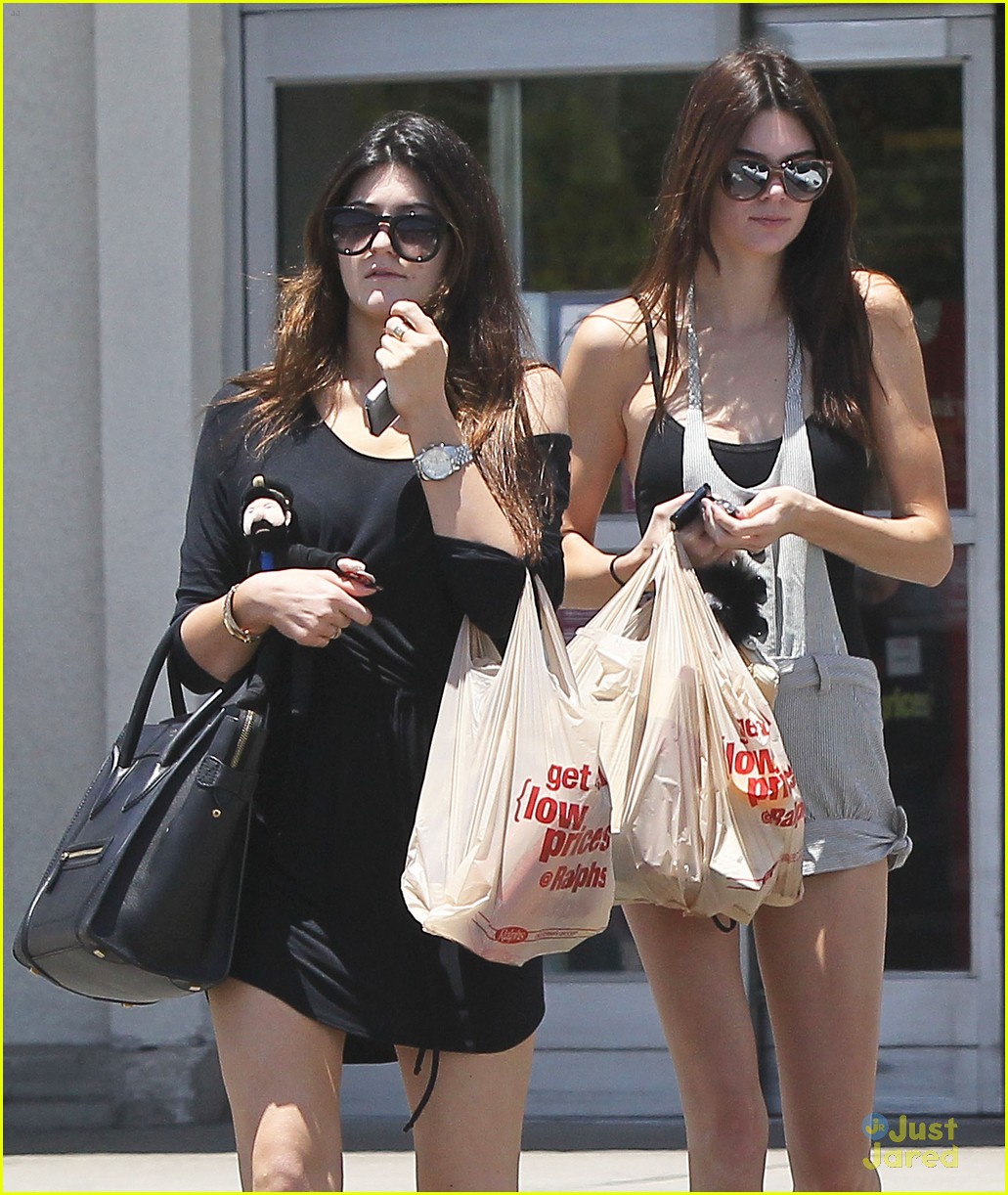 Kendall & Kylie Jenner: Sushi Sisters | Photo 565655 - Photo Gallery ...
