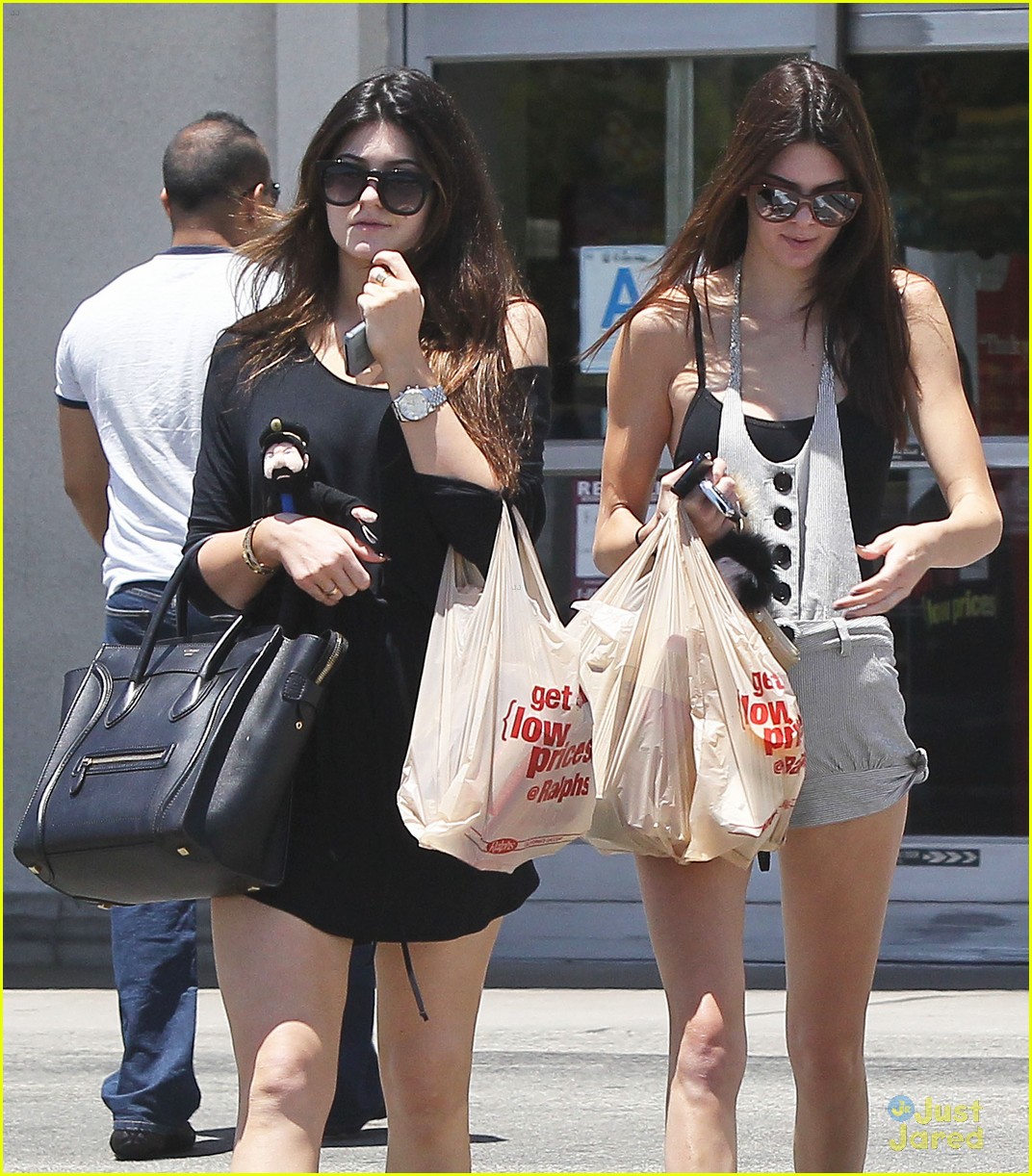 Kendall & Kylie Jenner: Sushi Sisters | Photo 565670 - Photo Gallery ...
